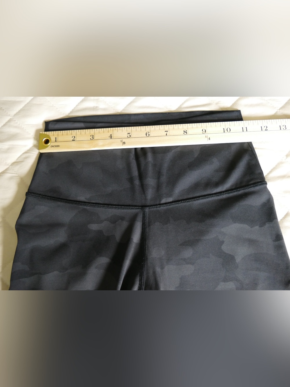 Lululemon Women’s Black Camo Leggings Size 4 High Rise Athletic Yoga Pants - Picture 3 of 5